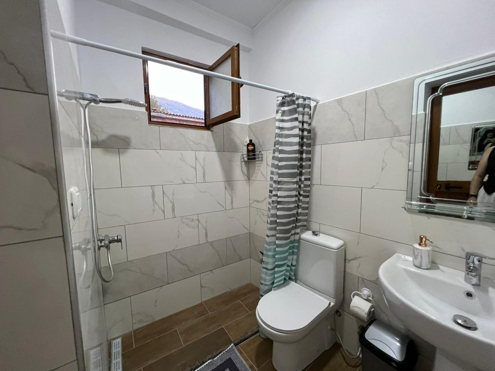 Sajmir Suites Përmet Exterior foto
